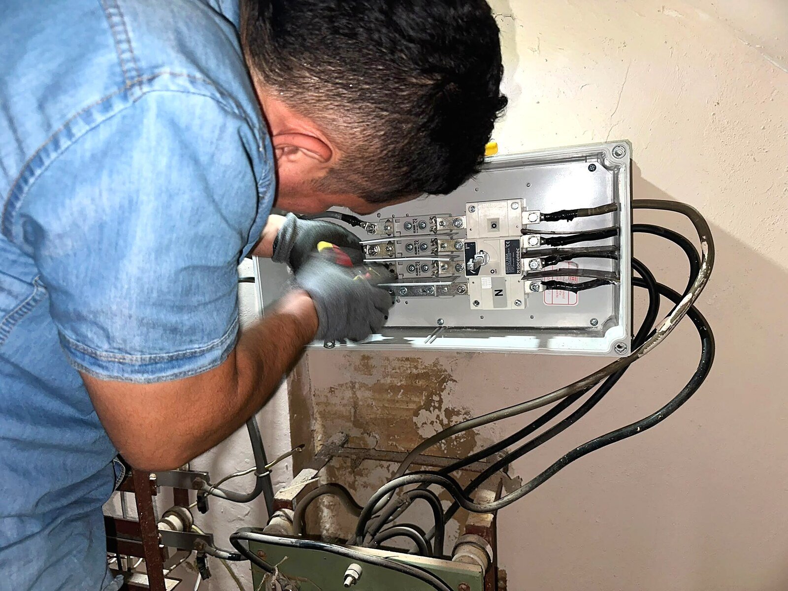 Renovación de cuadro eléctrico en Burjassot por VC Soluciones Eléctricas